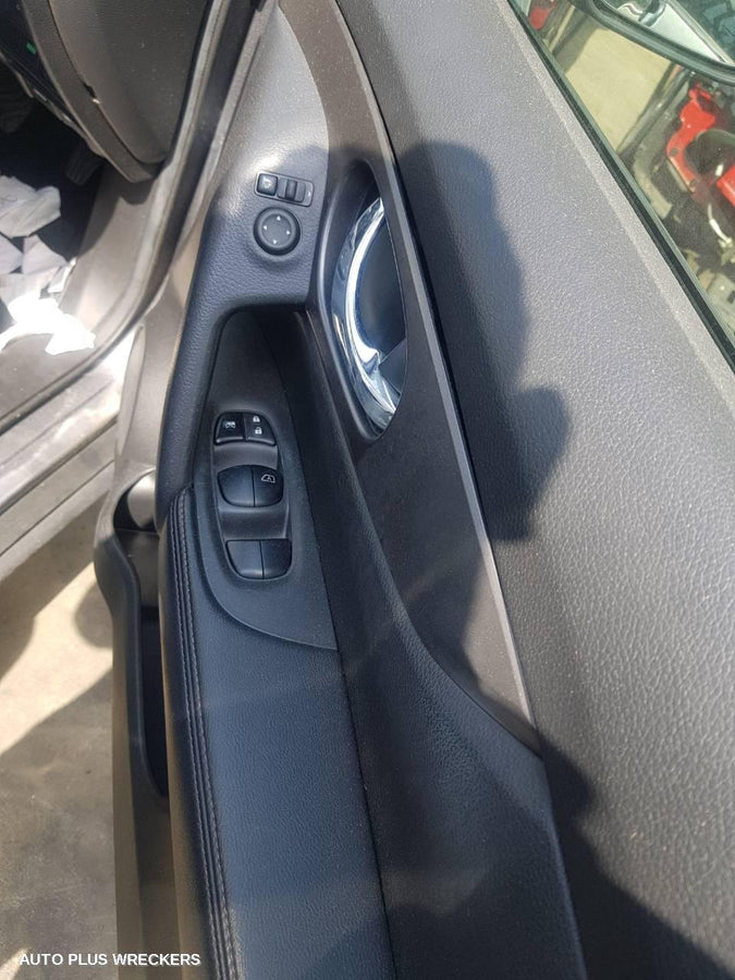 2014 Nissan Xtrail Right Front Door Window