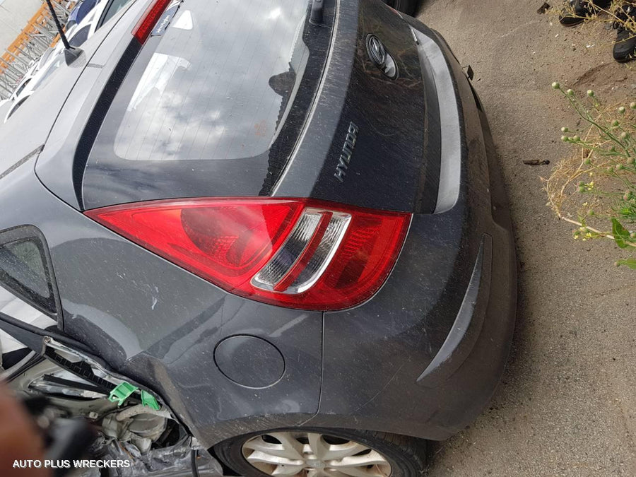 2007 HYUNDAI I30 RIGHT REAR DOOR WINDOW