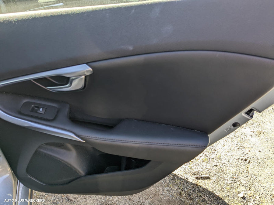 2016 Volvo S40 Left Front Door Window