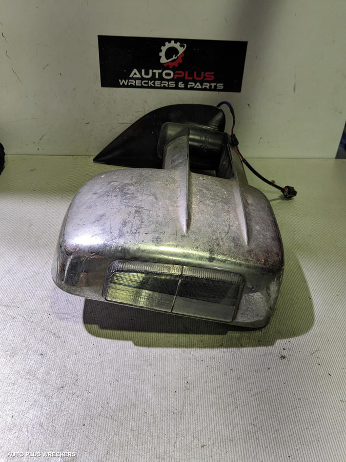 2005-2007 Nissan Pathfinder Right Door Mirror