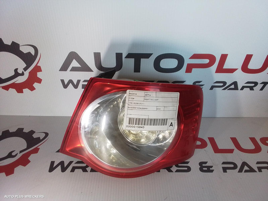 2010 Volkswagen Jetta Right Taillight