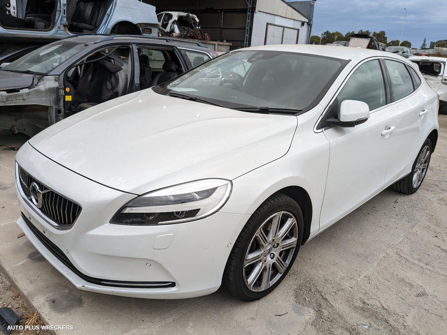 2018 Volvo S40 Left Front Strut