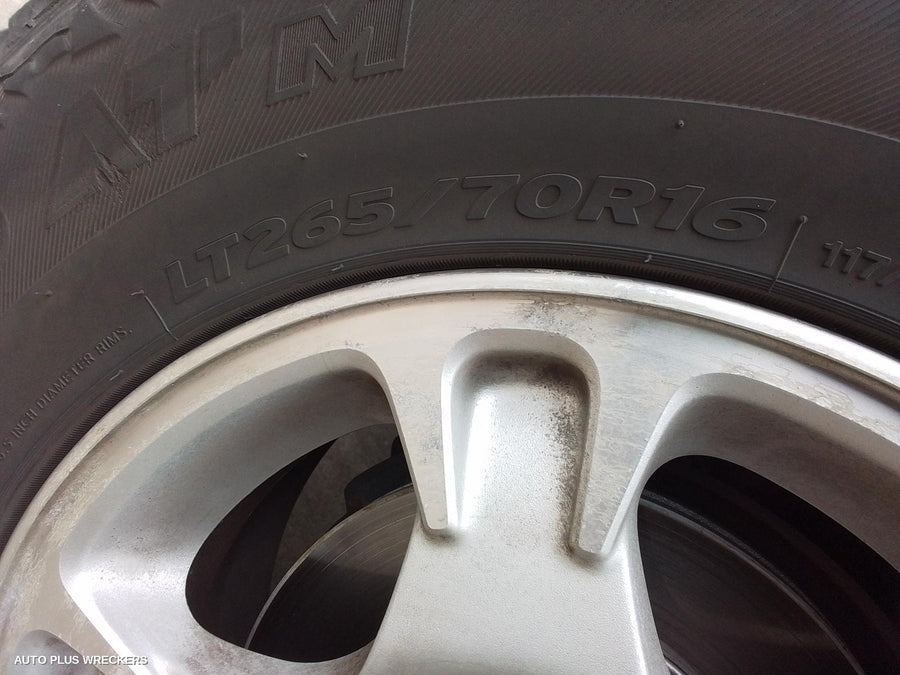 2001 Mitsubishi Pajero Left Rear Door Sliding