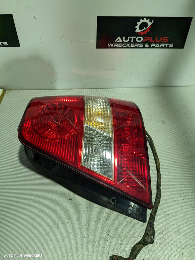 2007 Kia Sorento Right Taillight