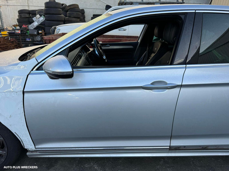 2016 Volkswagen Passat Right Front Window Reg Motor