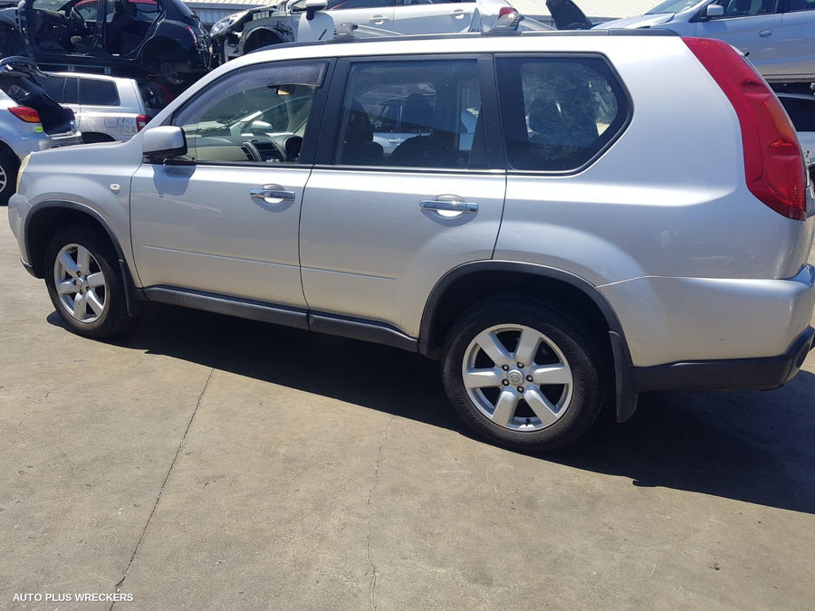 2009 Nissan Xtrail Left Front Door