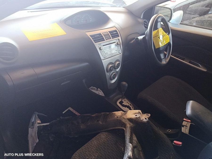 2009 Toyota Yaris Left Rear Door Window