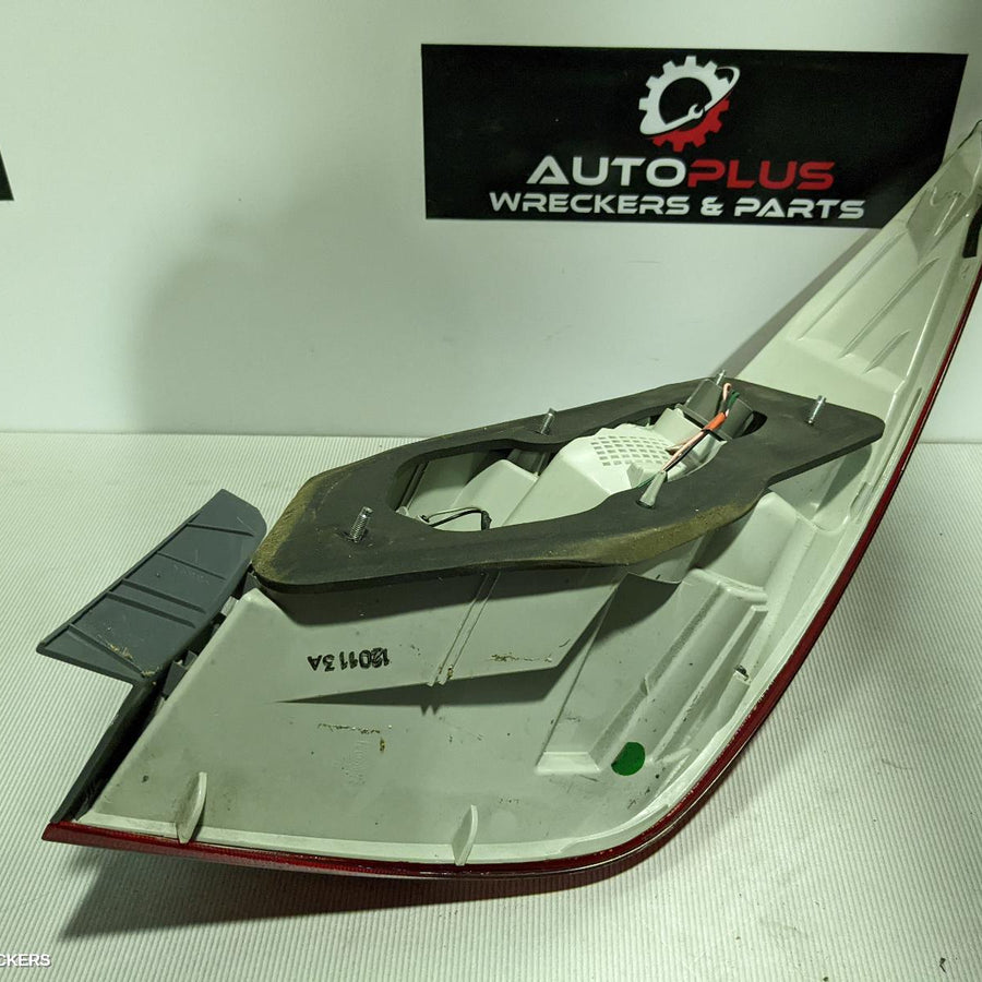 2011 Hyundai I45 Left Taillight