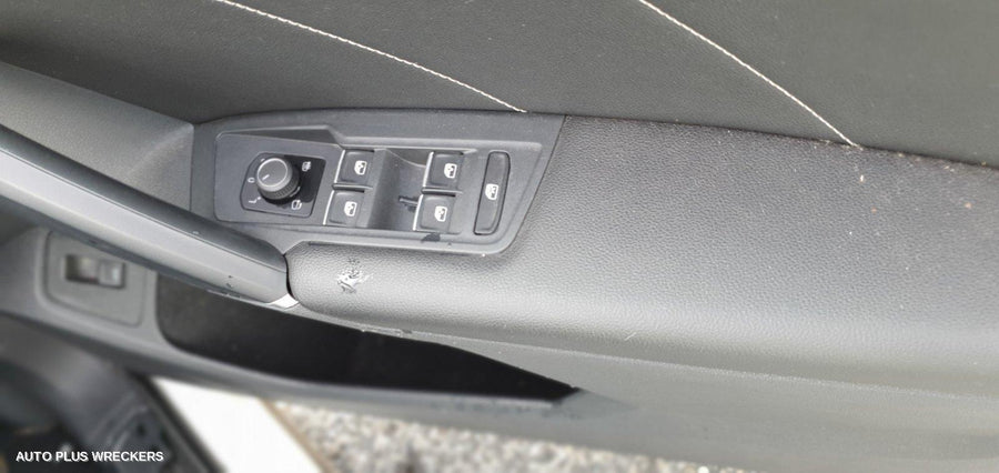 2016 VOLKSWAGEN TIGUAN LEFT TAILLIGHT