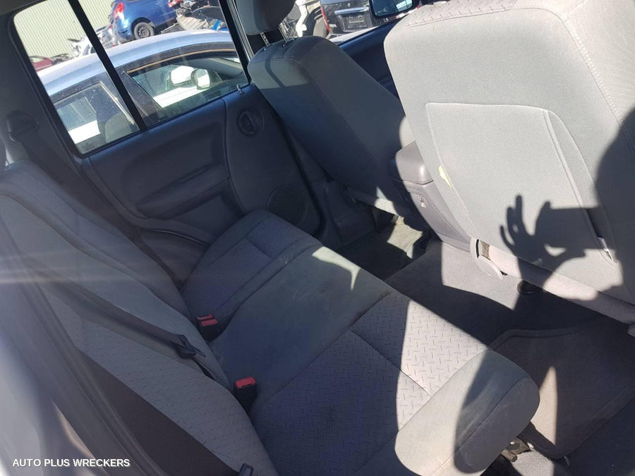 2005 Jeep Cherokee Left Front Door