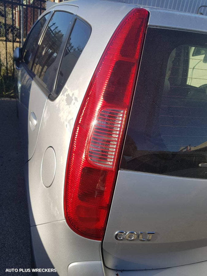 2005 Mitsubishi Colt Right Taillight
