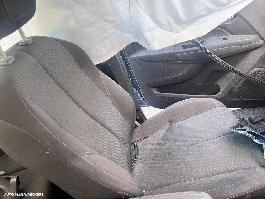 2017 Holden Colorado Headrest