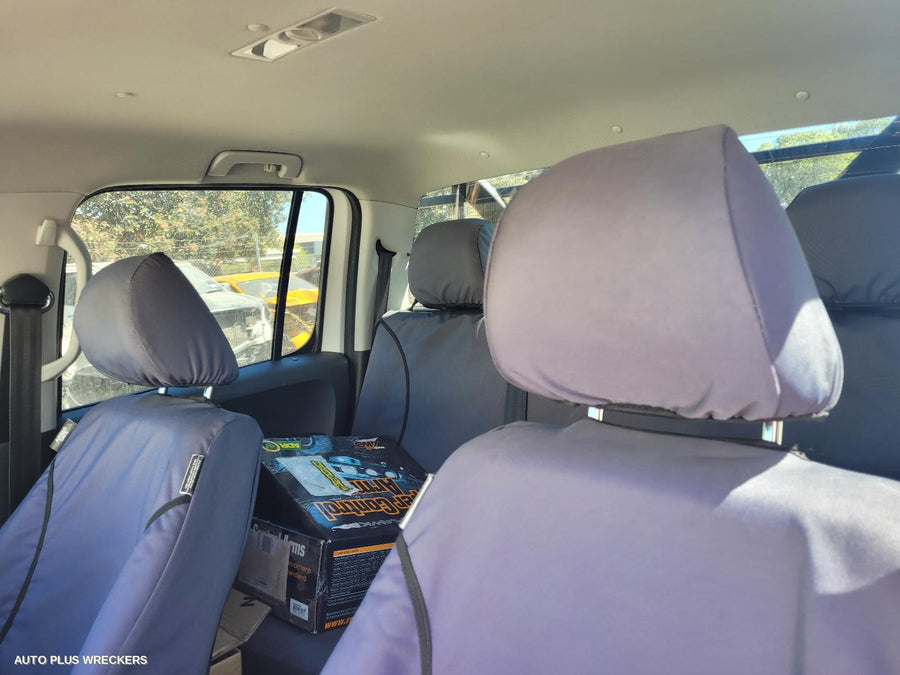 2013 Volkswagen Amarok Right Rear Door Sliding