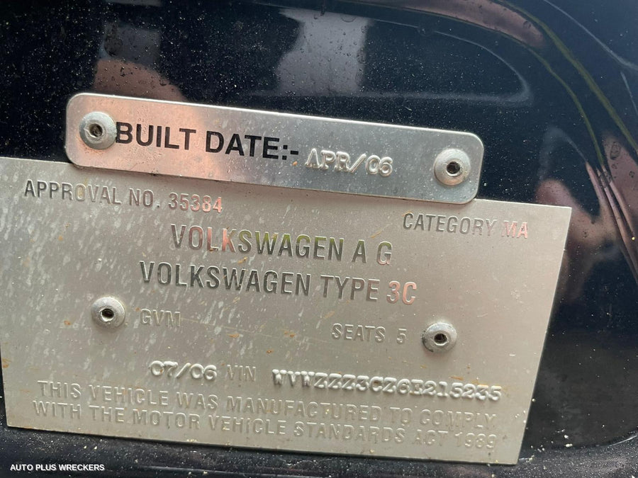 2006 Volkswagen Passat Right Guard