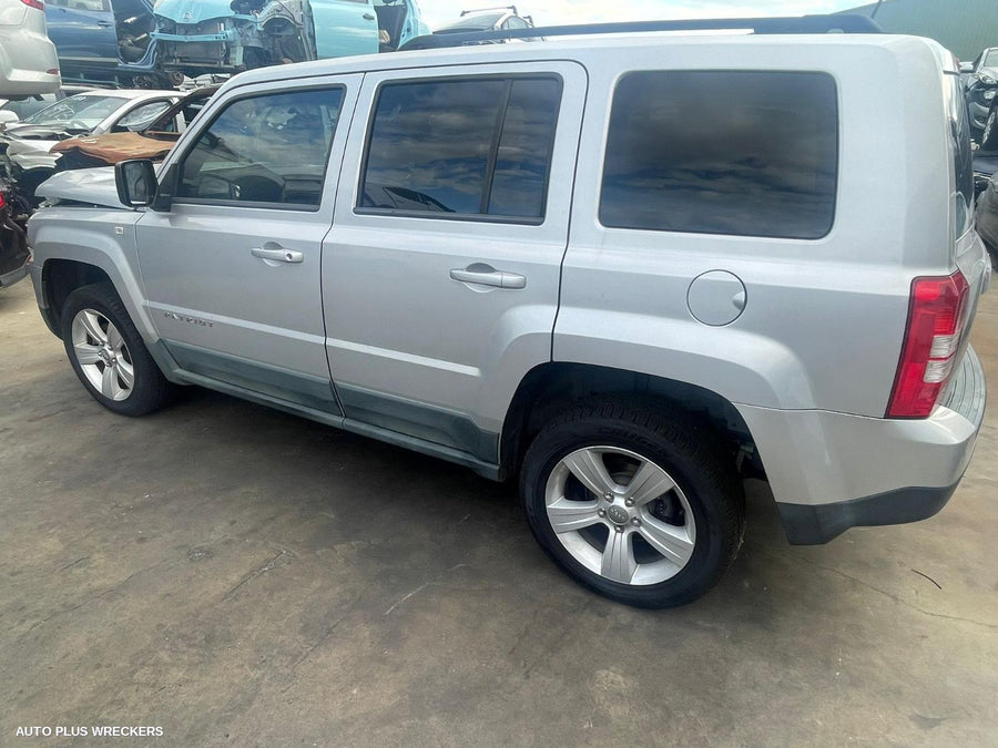 2012 Jeep Patriot Right Door Mirror