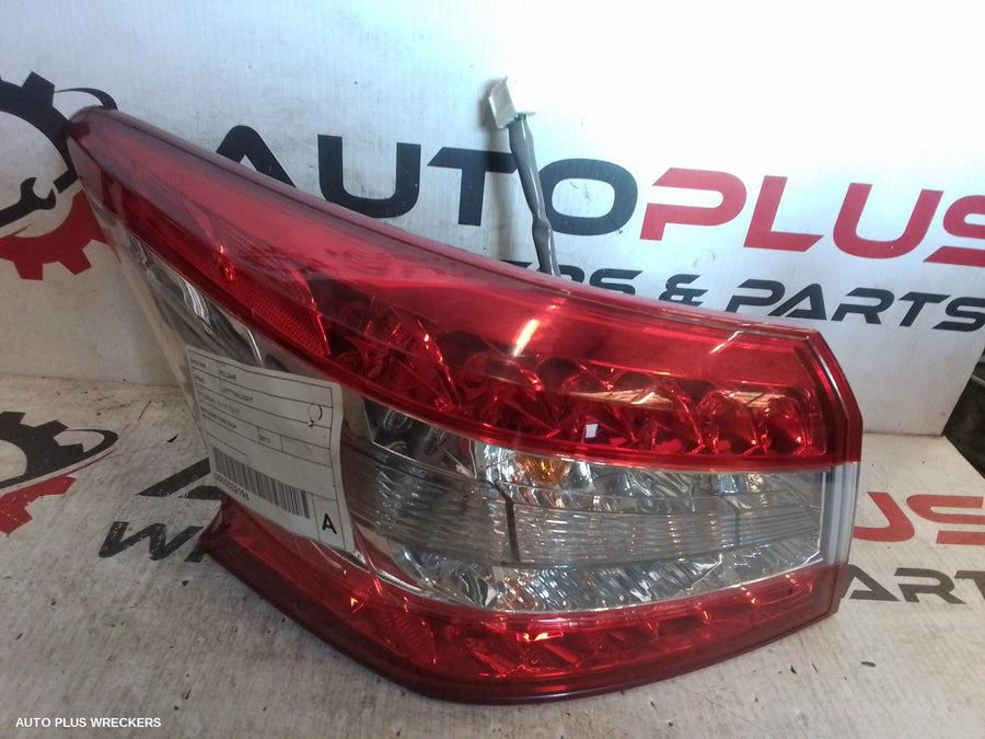 2013 Nissan Pulsar Left Taillight