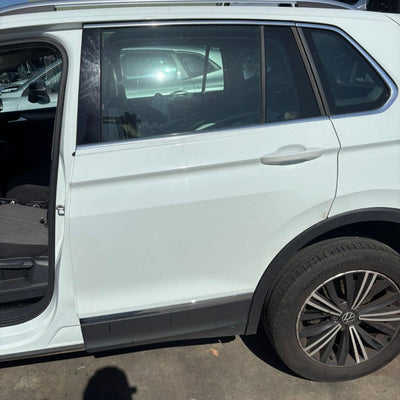2016-2024 Volkswagen Tiguan Right Driveshaft