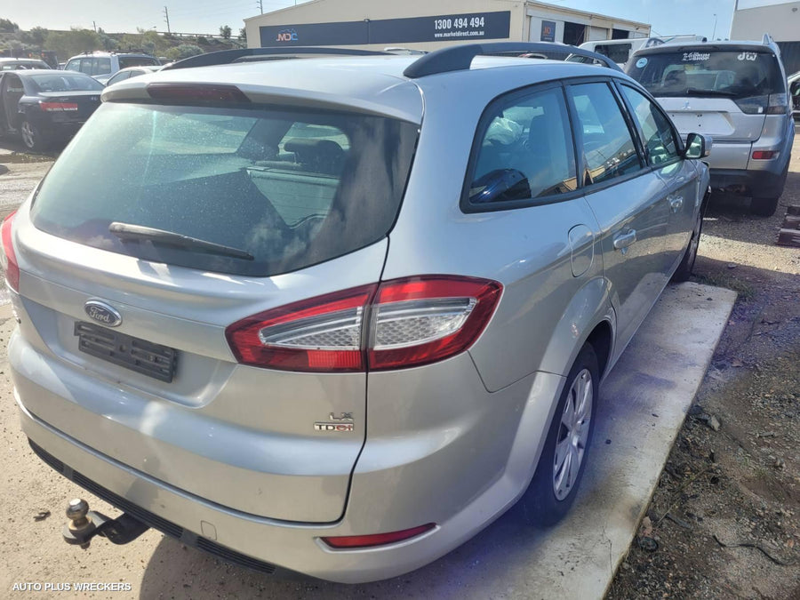 2011 Ford Mondeo Left Rear Door Sliding