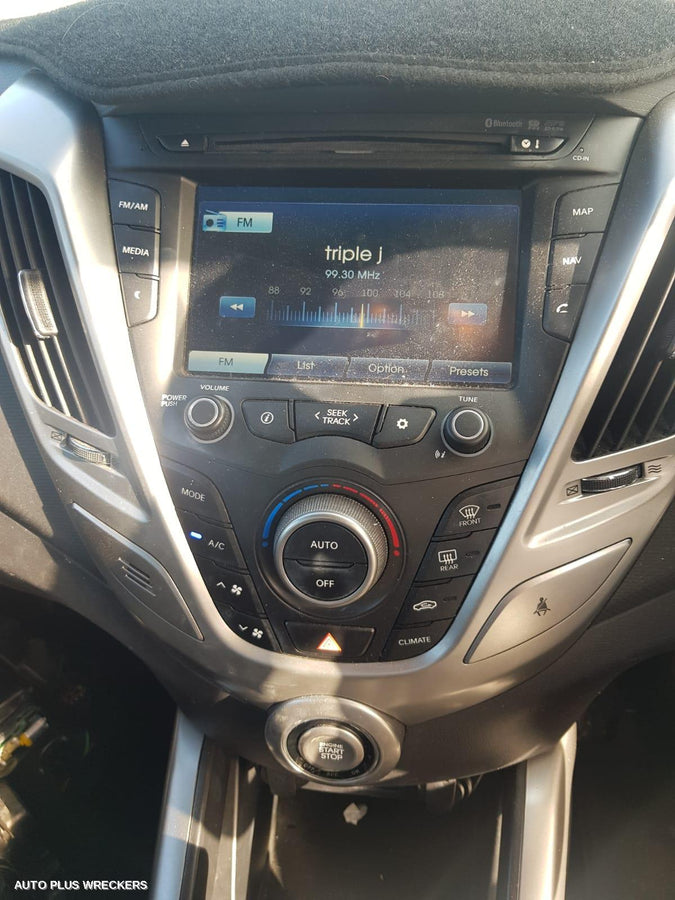 2013 Hyundai Veloster Left Front Door