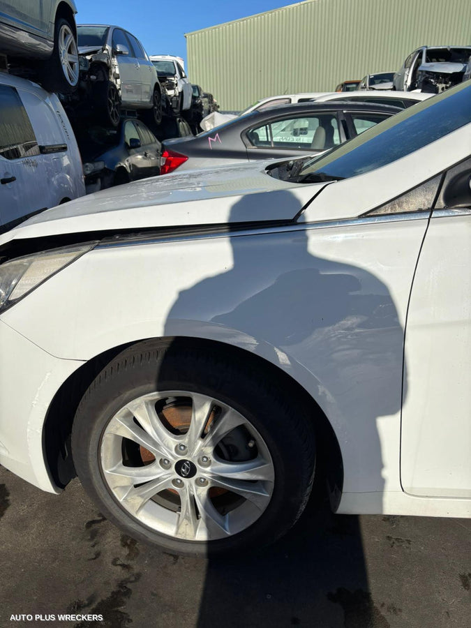 2010-2014 Hyundai I45 Right Front Door Window
