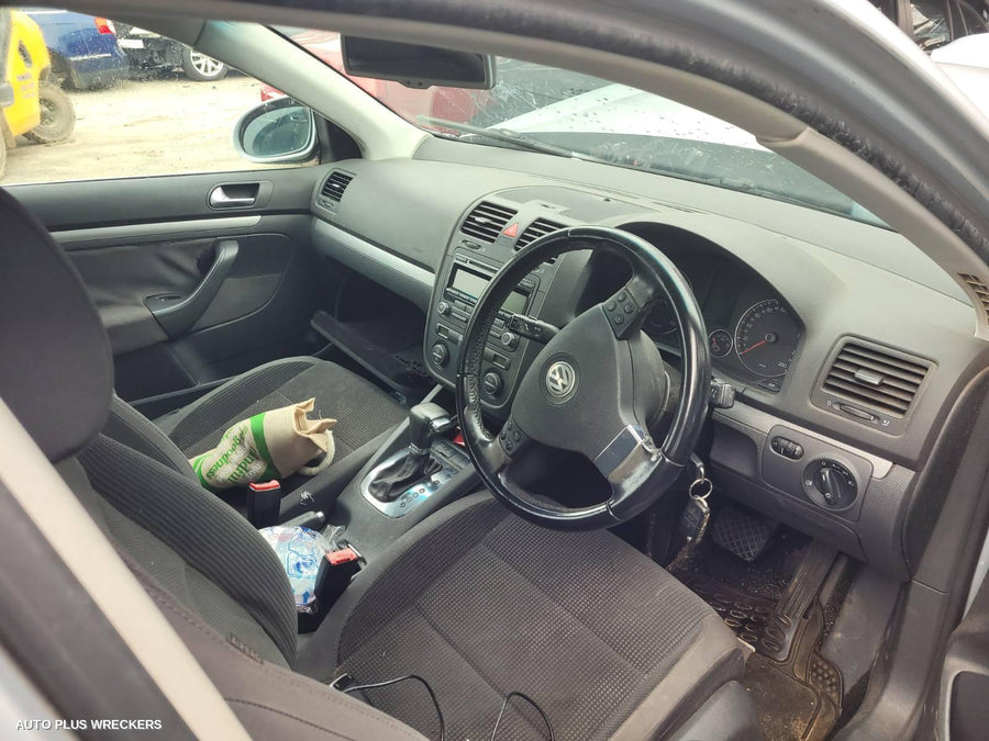 2009 Volkswagen Jetta Left Rear Door Sliding