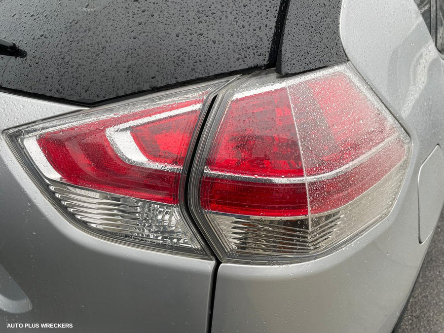 2015 Nissan Xtrail Courtesy Light