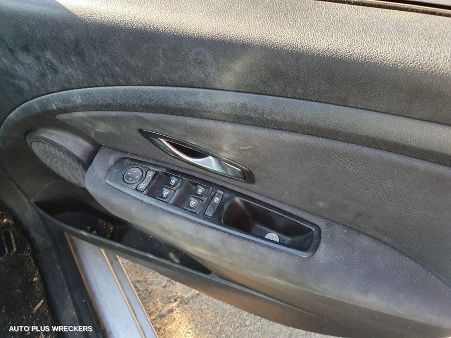 2012 Renault Megane Left Guard