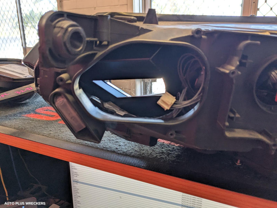 2015-2019 Volkswagen Passat Right Headlamp