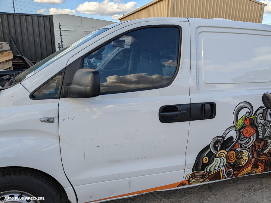 2018 Hyundai Iload/imax Door Handle