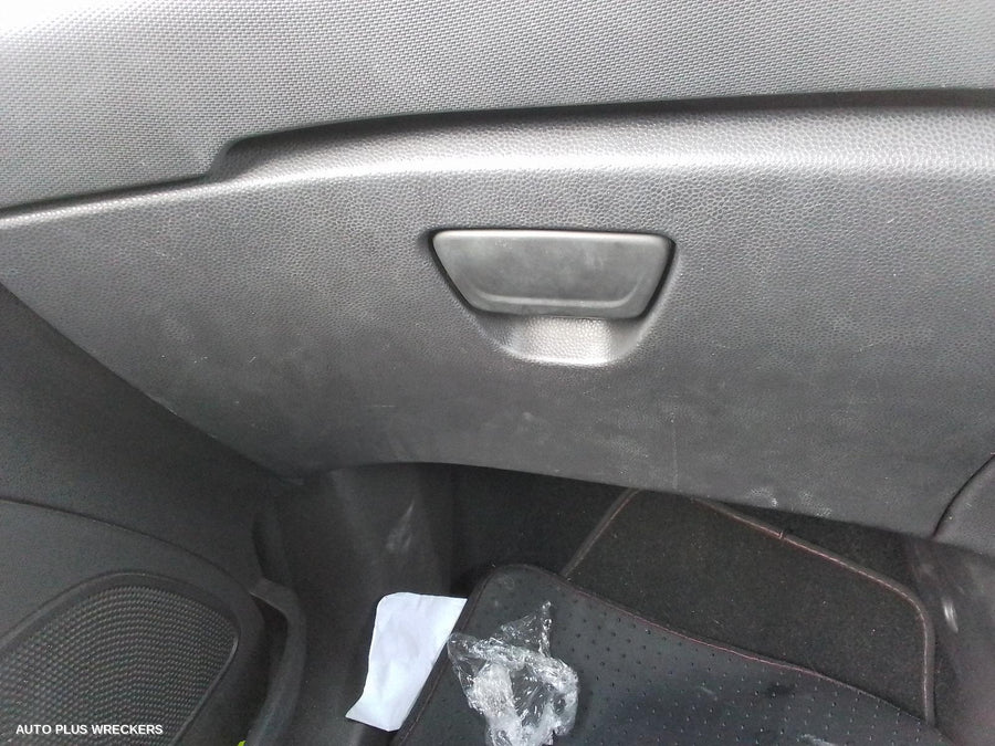 2014 Ford Fiesta Left Front Door Window