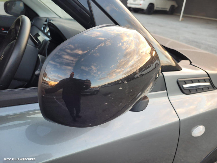 2019 Suzuki Vitara Left Front Door Window