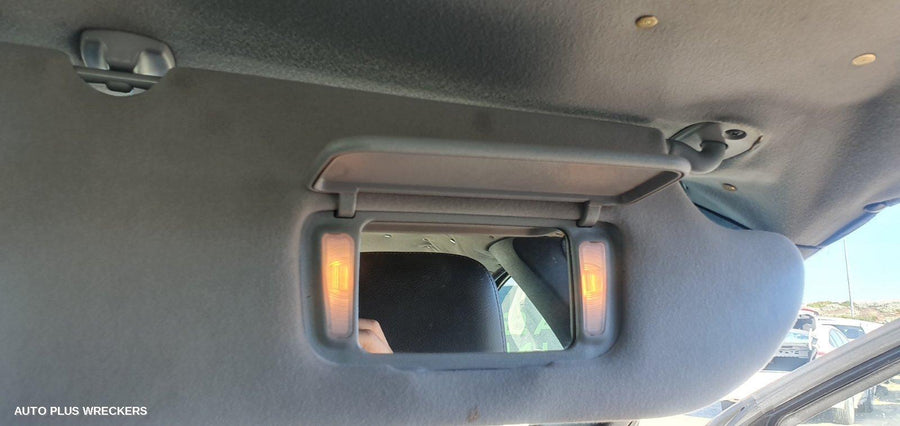 2006 Mitsubishi 380 Right Headlamp