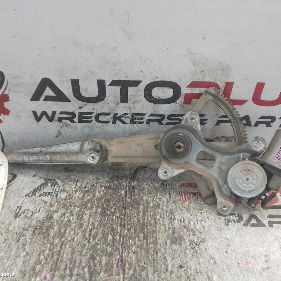 1998-2002 Toyota Landcruiser Left Front Window Reg Motor