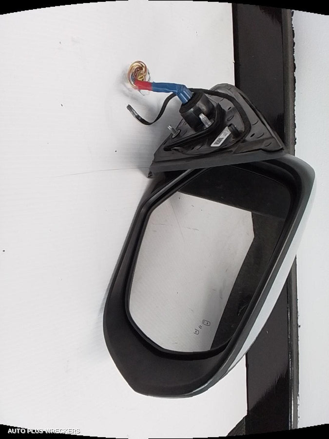 2015-2019 Mitsubishi Pajero Right Door Mirror