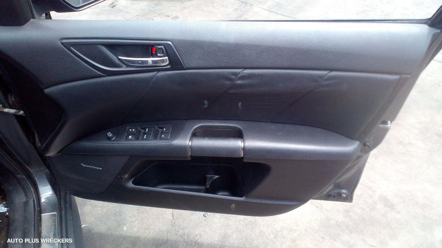 2011 Suzuki Kizashi Right Rear Door Sliding