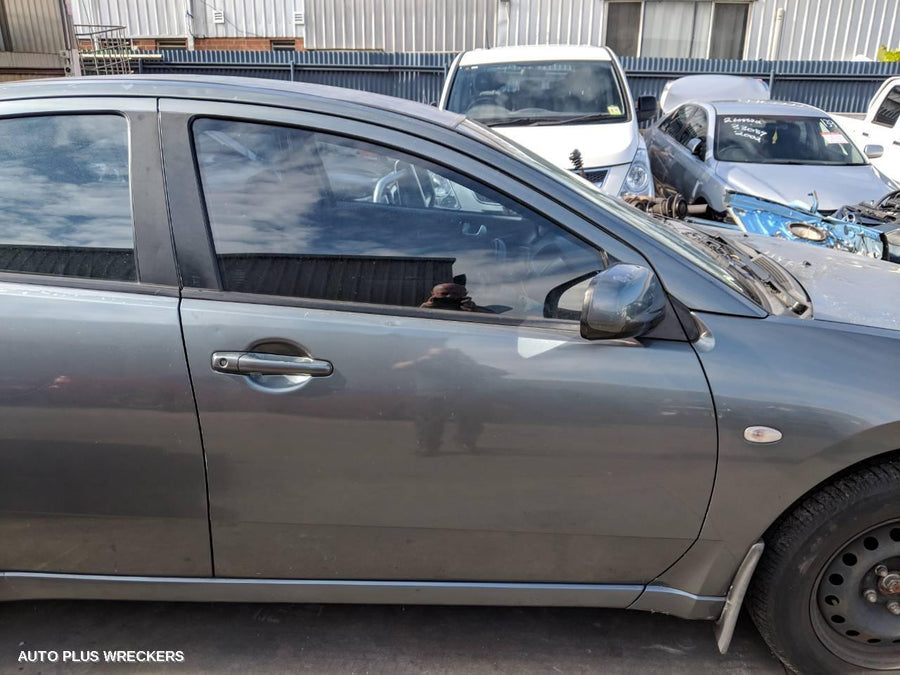 2007 Mitsubishi 380 Right Front Door