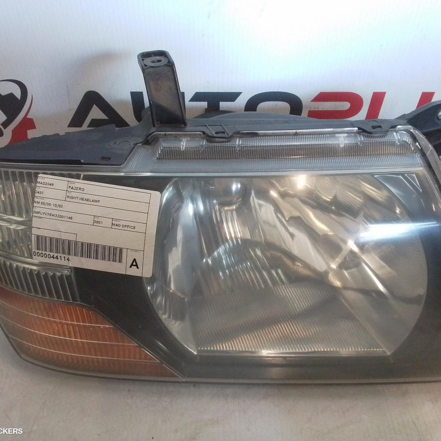2000-2002 Mitsubishi Pajero Right Headlamp