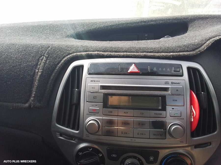 2013 Hyundai I20 Left Front Door