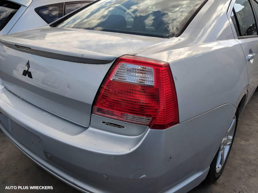 2006 Mitsubishi 380 Left Front Window Reg Motor