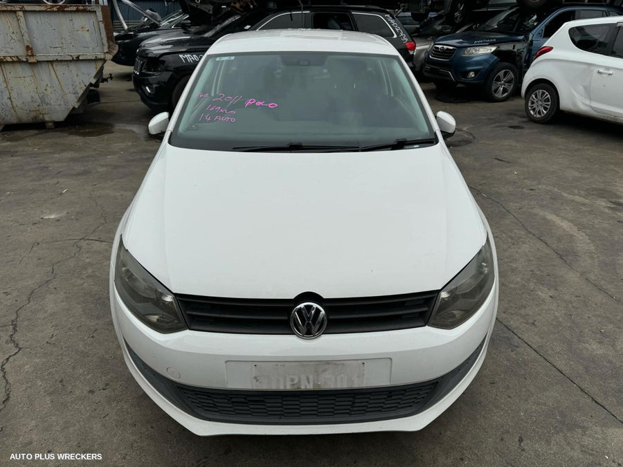 2011 Volkswagen Polo Headrest