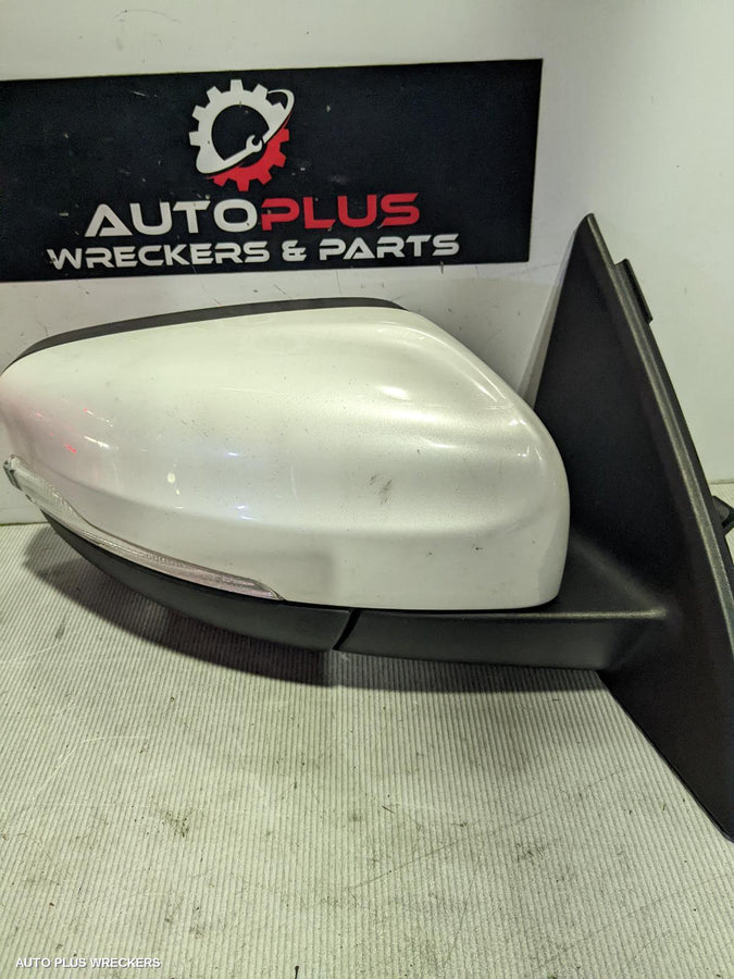 2013-2017 Volvo Xc60 Right Door Mirror