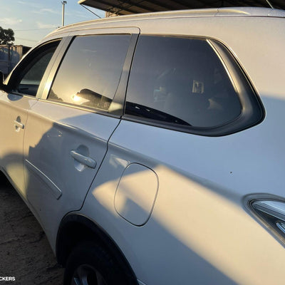 2014 Mitsubishi Outlander Headrest