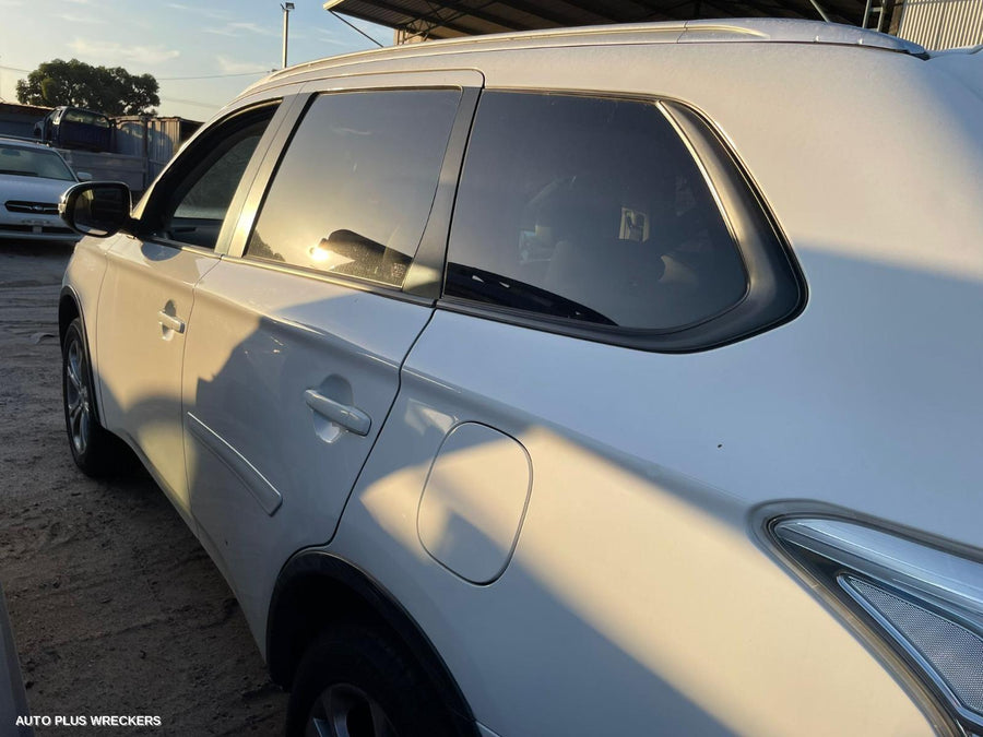 2014 Mitsubishi Outlander Headrest