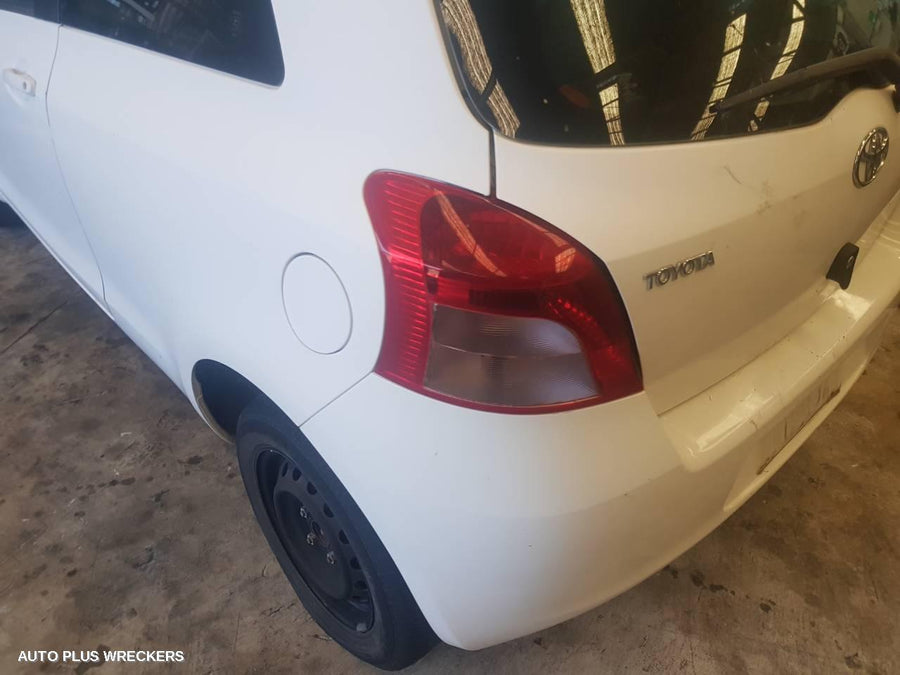 2007 Toyota Yaris Sunvisor