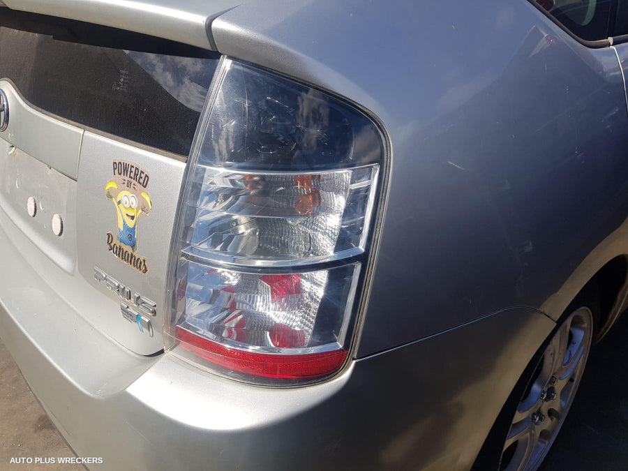 2004 Toyota Prius Right Guard