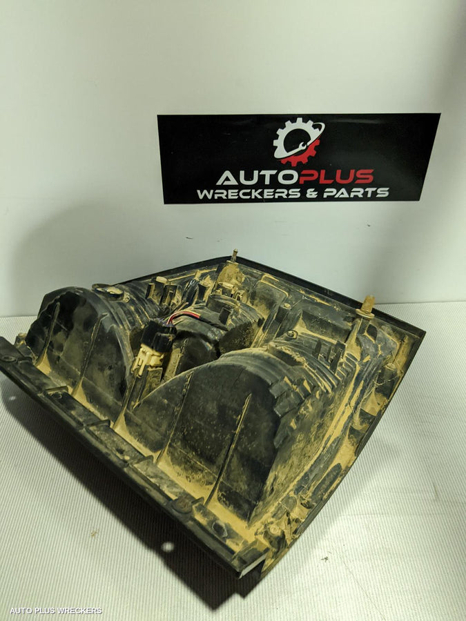 2002 Mitsubishi Pajero Left Taillight