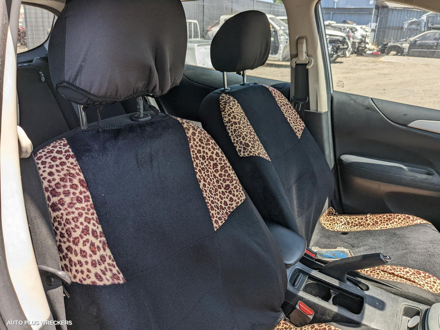 2013 Nissan Pulsar Grille