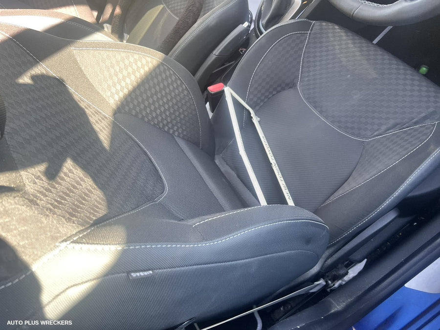 2015 Renault Clio Right Taillight