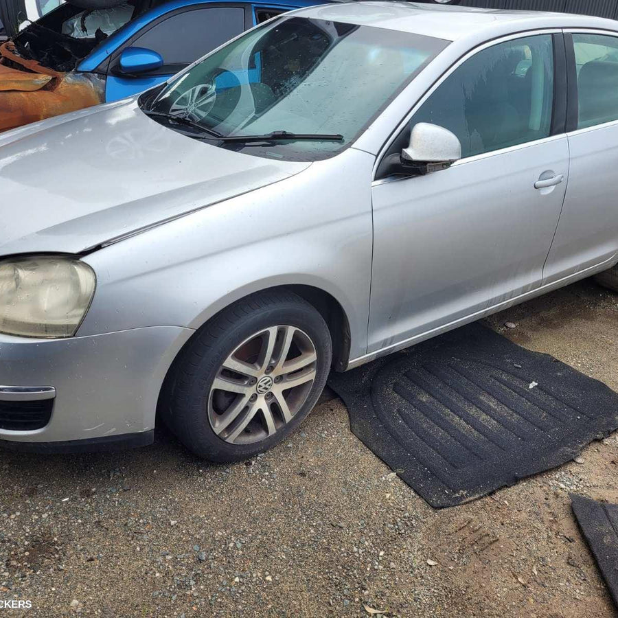2006-2011 Volkswagen Jetta Left Rear Door Sliding