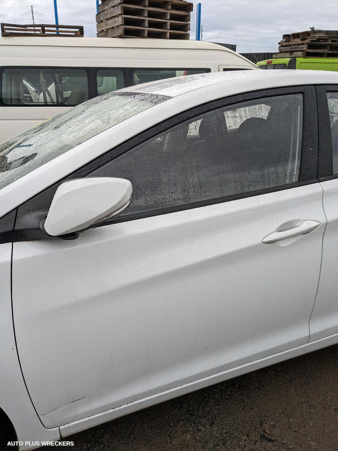 2011-2013 Hyundai Elantra Left Taillight
